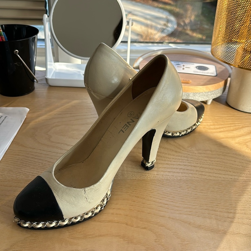 Vintage Chanel heel with chain and black peak toe